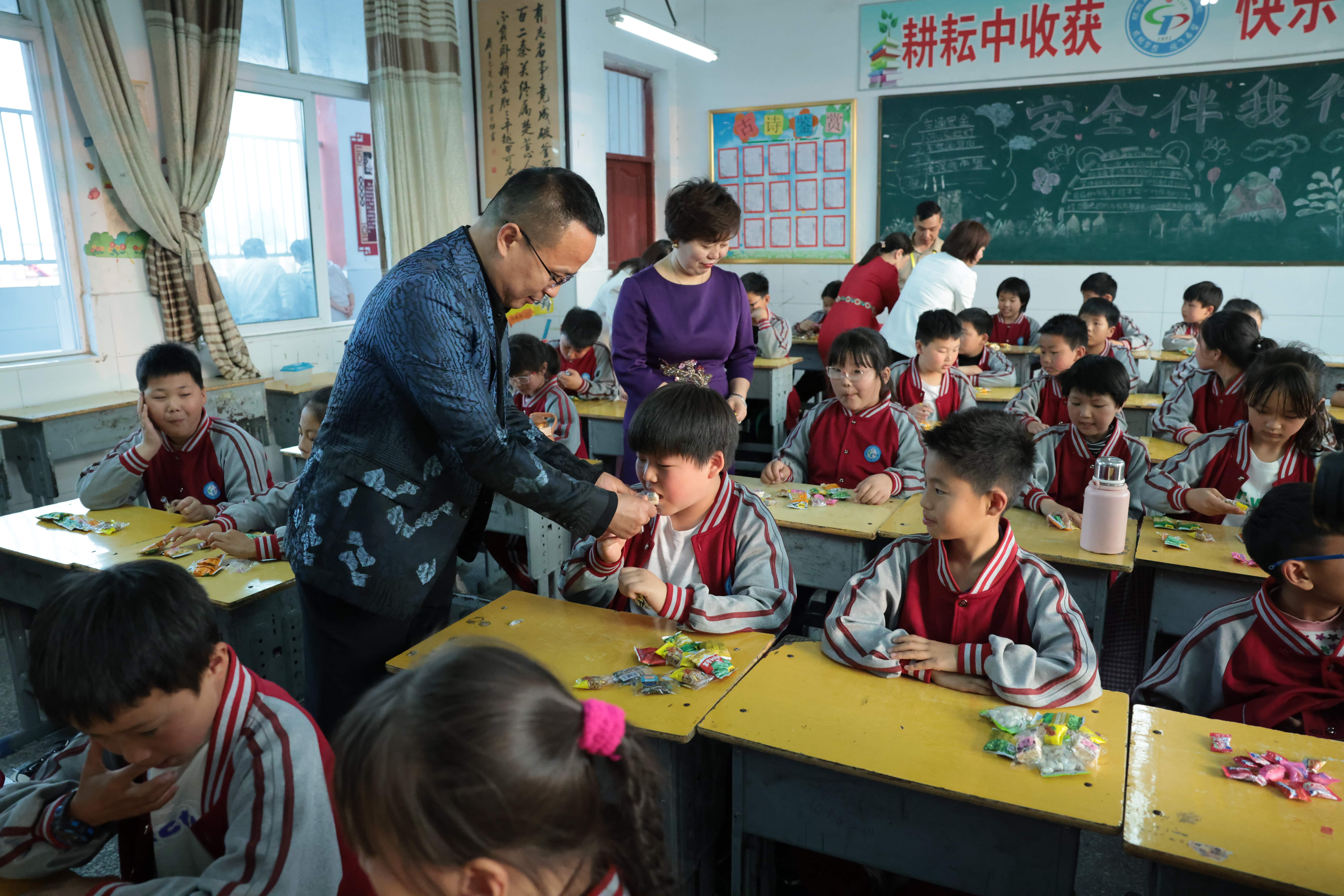 在爱意的“双向奔赴”中丨第249所球友会-球友会(中国)一站式服务平台
公益学校揭牌